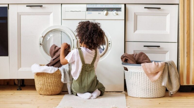 Tâches ménagères : Dès l’enfance « les filles en font plus que les garçons », selon une étude