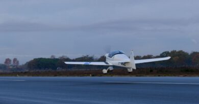 Toulouse : « Une première mondiale »… Un avion biplace 100 % électrique réalise son premier vol