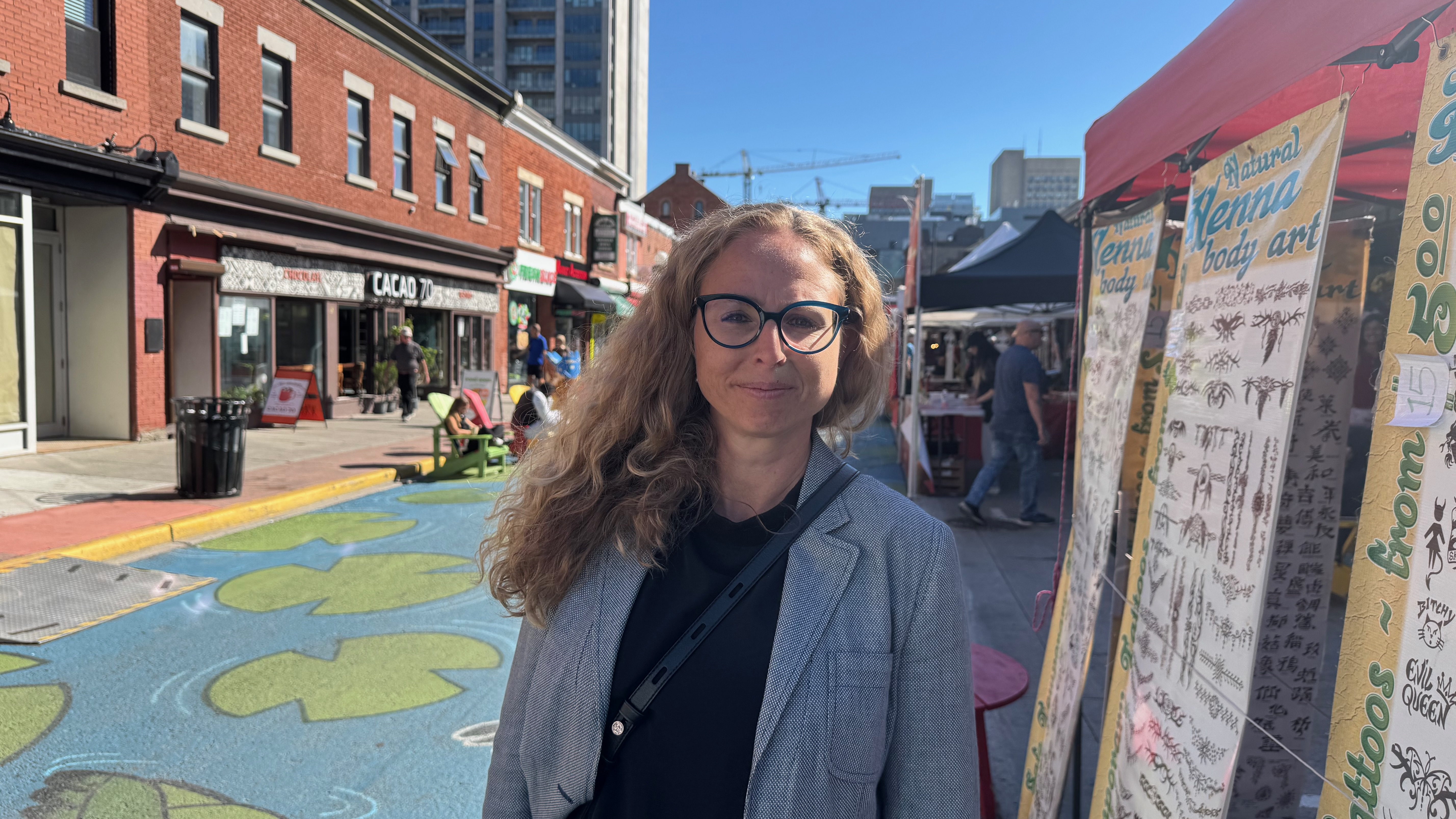 : Daniela Hauser dans le quartier de Bayward Market à Ottawa, la capitale canadienne.