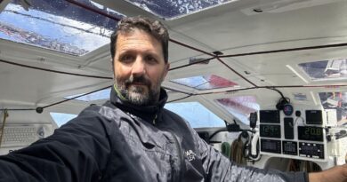 Vendée Globe 2024 : « Est-ce que tu pêches ? »… Yoann Richomme échange avec des écoliers en pleine course