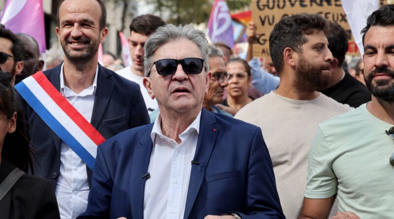 Budget 2025 : Mélenchon très en colère contre la « forfaiture » et la « servilité » du PS, d'EELV et du PCF