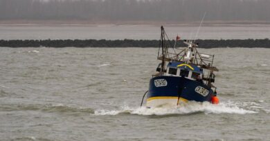 Charente-Maritime : Un bateau de pêche se retourne, le corps d’un matelot repêché en mer