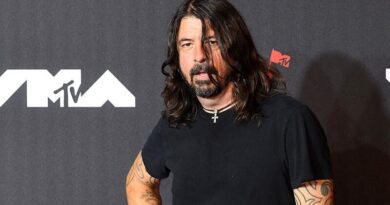 Dave Grohl est charitable pour ses 56 ans… Le prince William s’offre une pinte avec des supporters à Birmingham…