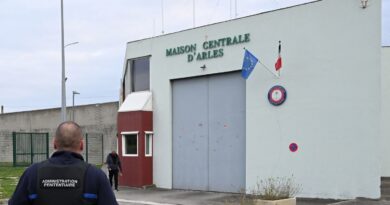 EN DIRECT Prise d’otages à la prison d’Arles : Quatre personnes retenues, un médecin libéré, le Raid est sur place…