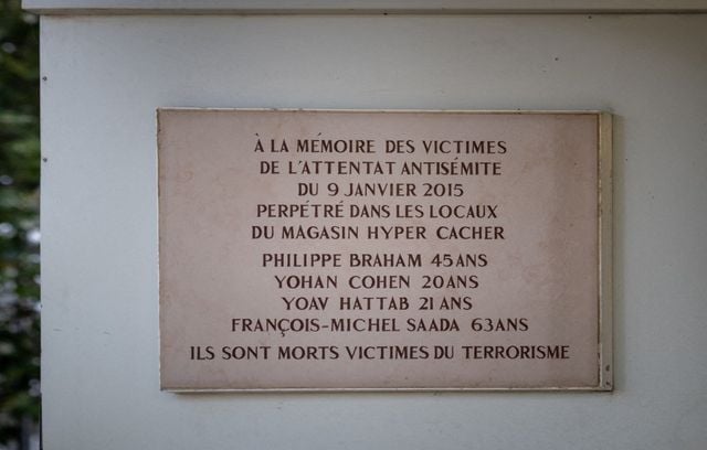 La communauté juive est fortement affectée par l’attaque antisémite du 9 janvier qui a coûté la vie à quatre personnes âgées de 20 à 63 ans. Elles ont été assassinées par le djihadiste Amedy Coulibaly, ensuite abattu par la police.