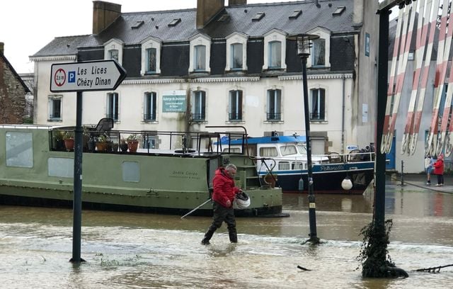 Dimanche en fin d’après-midi, environ 400 personnes avaient été évacuées à titre préventif, selon les pompiers.