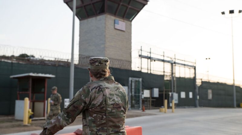 Etats-Unis : Trump veut envoyer jusqu’à 30.000 migrants sans papiers dans la prison de Guantanamo