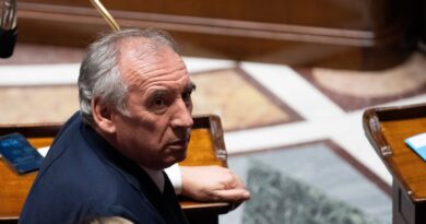 Fin de vie : Flou artistique de François Bayrou sur l’aide à mourir… Yaël Braun-Pivet ne décolère pas