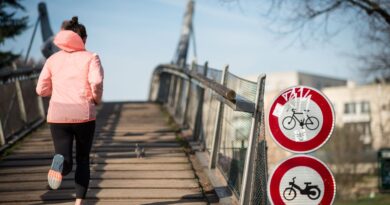 Gard : Une joggeuse poignardée dans le dos par un inconnu en fuite