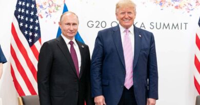 Guerre en Ukraine : Un air de bromance et un parfum de complotisme entre Trump et Poutine, avant leur rendez-vous