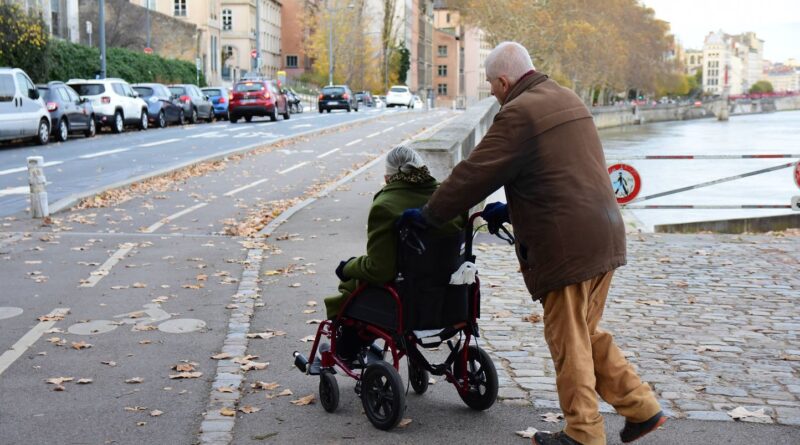 Handicap : Où en est la promesse d’Emmanuel Macron de rembourser intégralement les fauteuils roulants ?