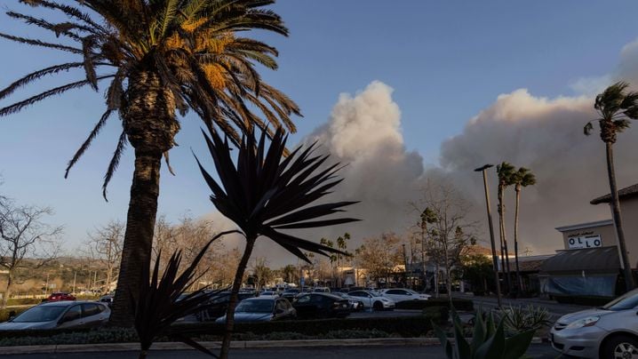 A Los Angeles, les vents de Santa Ana ont atteint les 160 km/h.