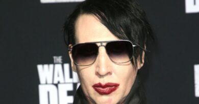 La réalisatrice d’un documentaire sur les accusations d’abus visant Marilyn Manson explique son approche