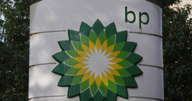 Le pétrolier BP licencie en masse et enterre les énergies renouvelables pour séduire la Bourse