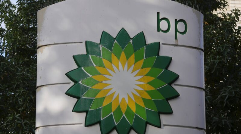 Le pétrolier BP licencie en masse et enterre les énergies renouvelables pour séduire la Bourse