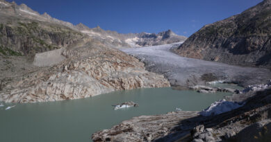 Le trésor des glaciers suisses, entre bactéries mangeuses de plastique et médicaments nouveaux