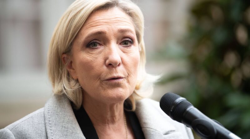 Mayotte : Le plan gouvernemental de reconstruction « ne va pas assez loin », déplore Marine Le Pen à son arrivée