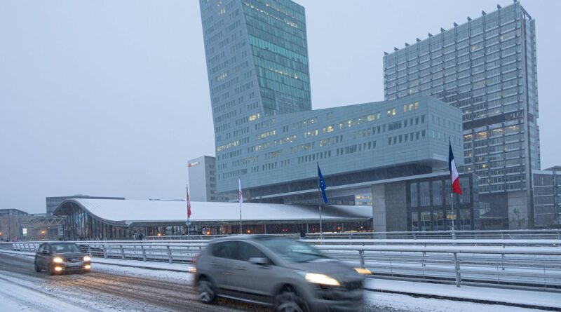 Météo : Alerte aux crues dans cinq départements et à la neige dans le nord