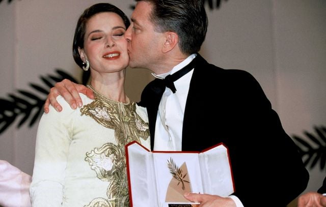 Isabella Rossellini collabore pour la première fois avec David Lynch dans « Blue Velvet » sorti en 1986, film pour lequel le réalisateur obtient un Oscar. En 1990, elle réitère l’expérience pour « Sailor et Lula » aux côtés de Nicolas Cage.