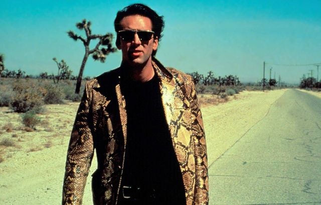 Dans « Sailor et Lula » qui remporte la Palme d’Or en 1990, Nicolas Cage incarne un amant en cavale dans une Amérique mystérieuse et angoissante (où la veste. en croco est du meilleur goût).
Film and Television