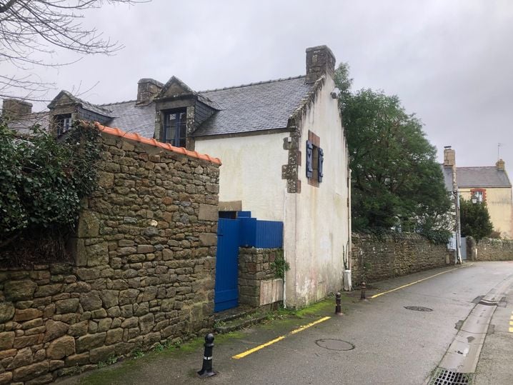 La maison familiale des Le Pen, située dans le bourg de La Trinité-sur-Mer.