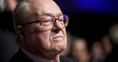 Mort de Jean-Marie Le Pen : « Le jour de gloire »… Se réjouir d’un décès est-il plus acceptable sur les réseaux sociaux ?