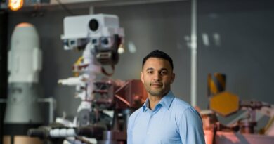 Nacer Chahat, ingénieur franco-algérien à la NASA, distingué par Joe Biden