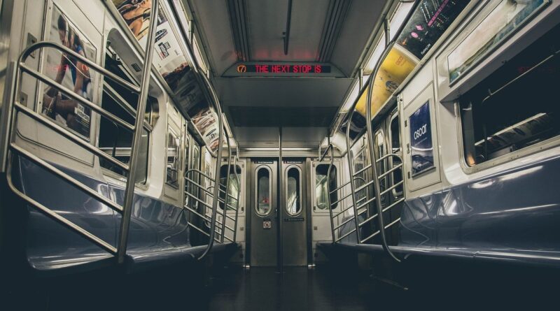 New York : Il échappe par miracle à la mort après avoir été poussé sous un métro