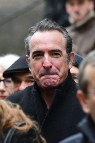 Jean Dujardin très ému lors des obsèques de Bertrand Blier avec lequel il avait tourné « Le brut des glaçons » en 2010.