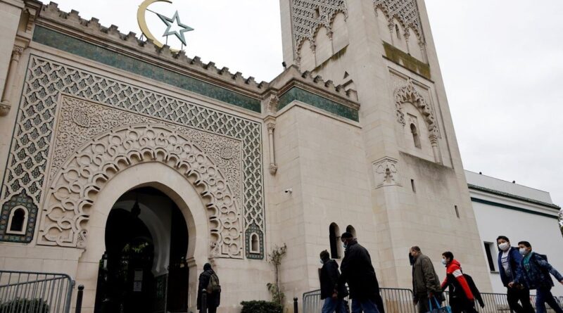 « Oh Allah, préserve le pays » : la Grande Mosquée de Paris incite ses imams à prier pour la France