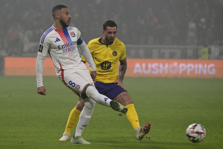 Ici opposé au Toulousain Aron Donnum, Corentin Tolisso a confié samedi que l'OL manquait de confiance sur son inquiétant début d'année 2025.