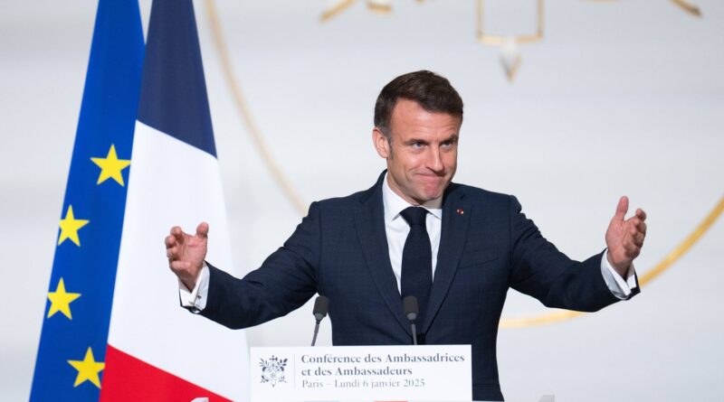 « On a oublié de nous dire merci »… Emmanuel Macron exagère-t-il sur la présence militaire française en Afrique ?