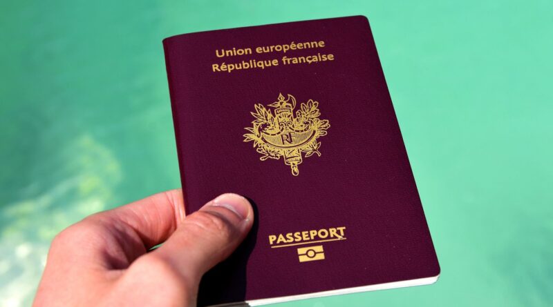 Passeports les plus puissants du monde pour voyager : où se situe la France dans le classement ?