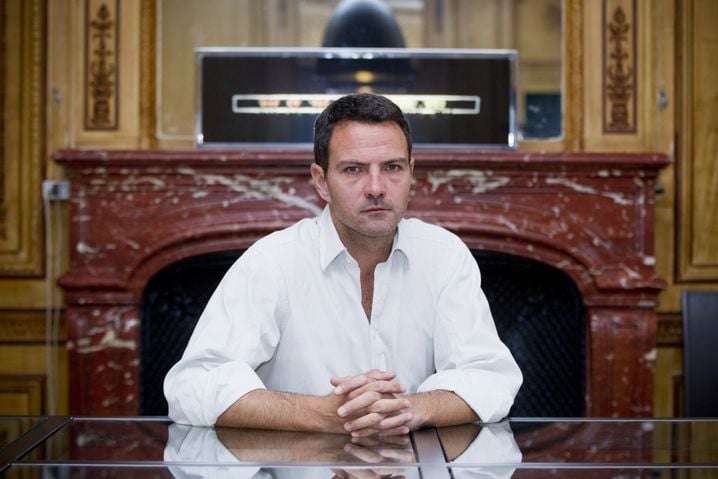 Jérôme Kerviel, ici en 2013 au moment d'écrire au président de la République François Hollande.