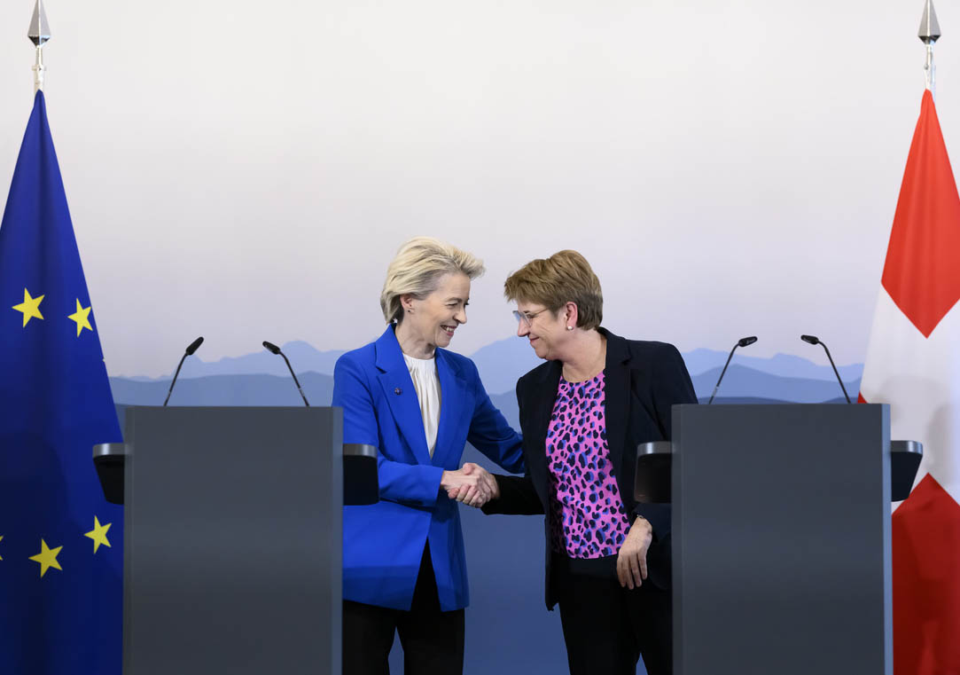 C’est fait: la présidente de la Confédération suisse Viola Amherd (à droite) accueille la présidente de la Commission européenne Ursula von der Leyen à Berne fin décembre.