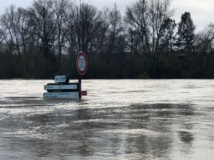 A Guichen, au sud de Rennes, le niveau de la Vilaine flirte avec les 5 mètres. La crue historique de 2001 semble dépassée.