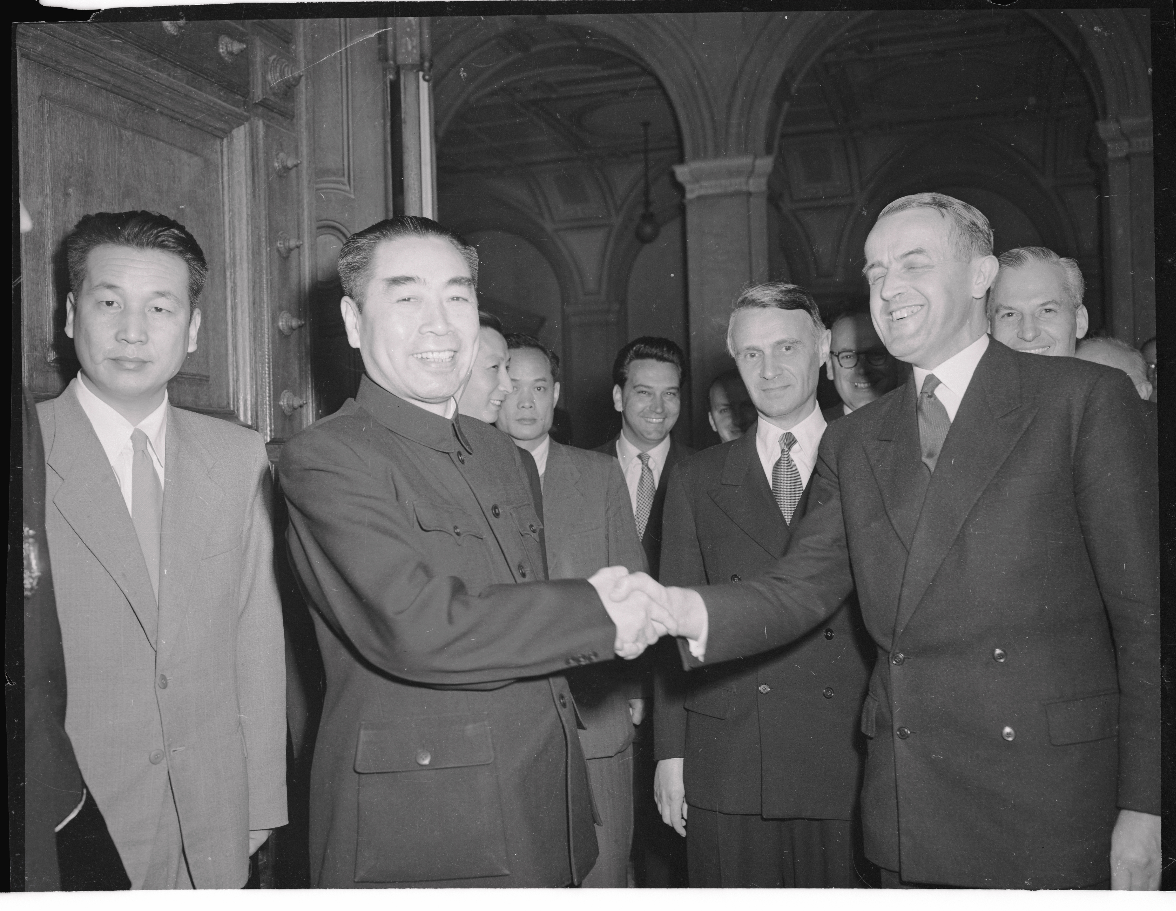 Zhou Enlai et Max Petitpierre