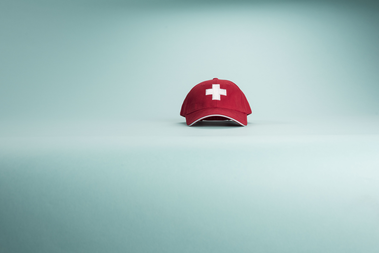 Casquette avec une drapeau suisse