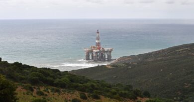 Une plateforme pétrolière écossaise s’échoue sur une plage dans le nord de la Tunisie