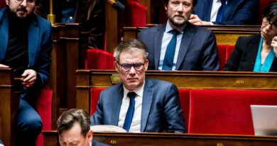 Budget 2025 : En ne votant pas la censure, le Parti socialiste renvoyé à l’image du « social-traître »