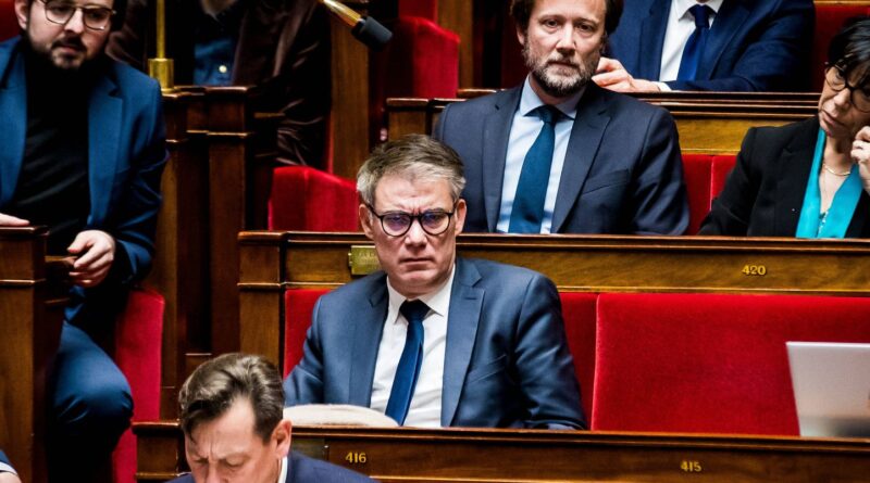 Budget 2025 : En ne votant pas la censure, le Parti socialiste renvoyé à l’image du « social-traître »