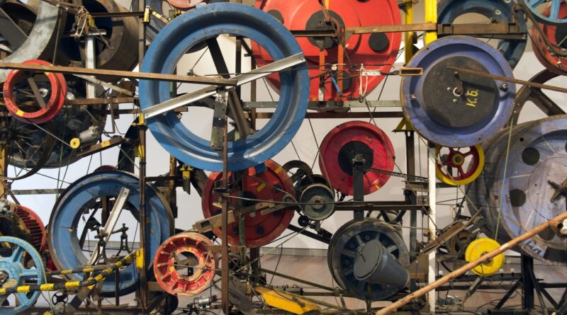 Centenaire de Jean Tinguely, un artiste acclamé dans le monde mais longtemps méconnu chez lui