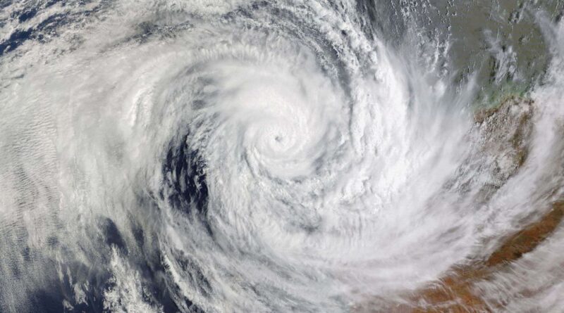 Cyclone Garance : La Réunion bascule en alerte violette, les habitants et secours confinés