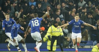 Everton - Liverpool : Egalisation sur le gong, baston et festival de rouges… Le derby de la Mersey vire à la folie