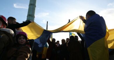 Guerre en Ukraine : Manifestations de soutien à Kiev, Vladimir Poutine évoque « Dieu » et Zelensky prêt à partir