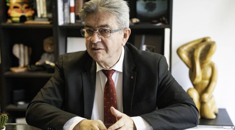 Identité nationale : « Le gouvernement cherche l’alliance avec l’extrême droite », assure Jean-Luc Mélenchon