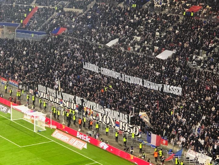 Voici les banderoles déployées par le groupe de supporteurs lyonnais des Lyon 1950 (dans le virage sud du Parc OL), dimanche lors du choc de Ligue 1 entre l'OL et le PSG (2-3).