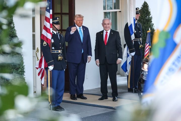 Le président américain attend le Premier ministre israélien à la Maison-Blanche. Il s'agit de la première visite d'Etat du second mandat Trump.