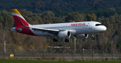 Orly : En plein décollage, un passager ouvre la porte de l’avion et saute sur la piste grâce au toboggan