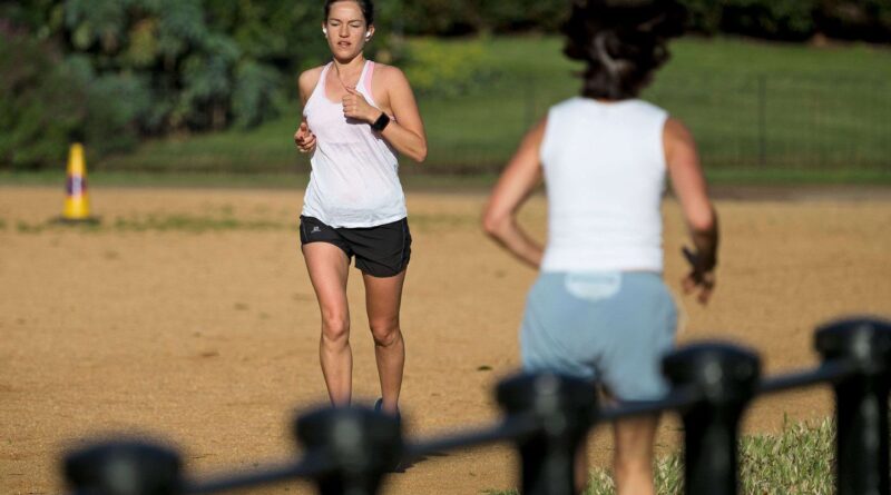 Running : « On voit beaucoup de faits divers »... Pour éviter les gros lourds et les agresseurs, elles courent en groupe